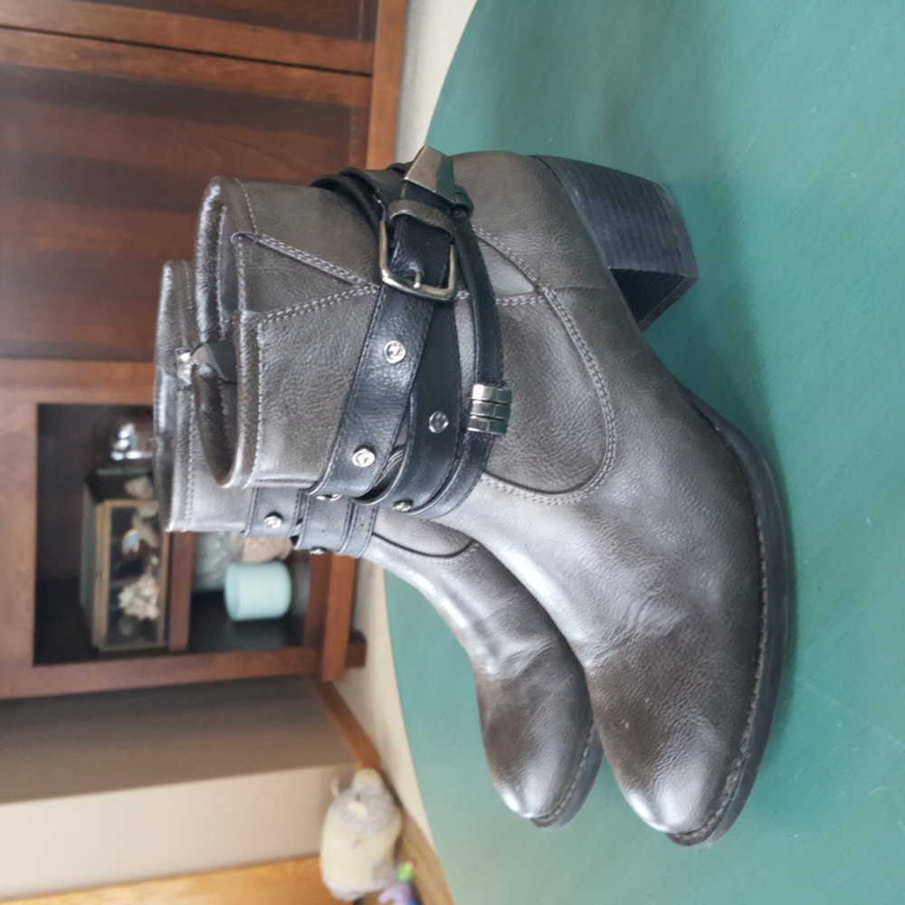 White Mountain Women's Metallic Gray Leather Ankle Boots with Black Strap